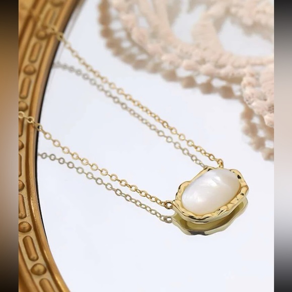 Oval Decor pearl Necklace - Picture 6 of 6